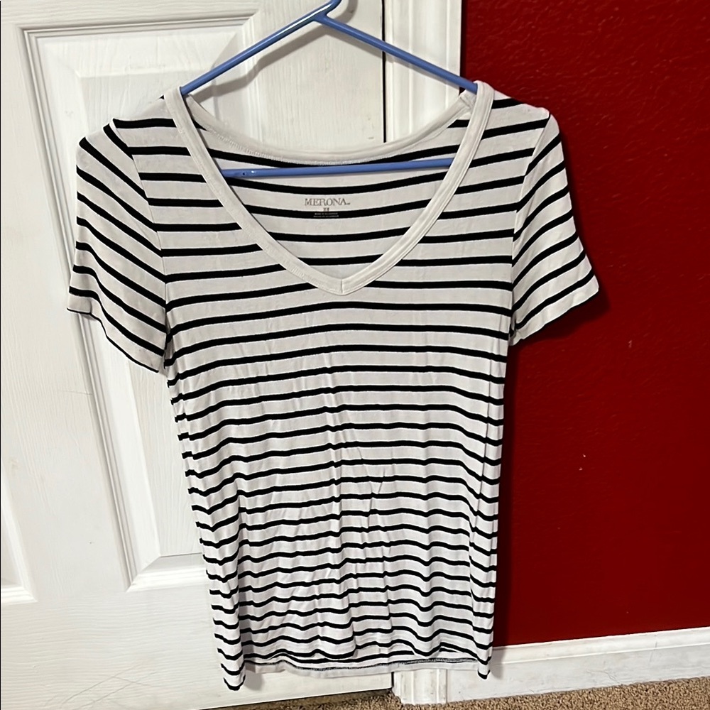 Merona Black and White Fitted V-Neck Short Sleeve Tee